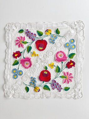 Vintage Hungarian Floral Kalocsa Embroidered Lace Square Tablecloth Placemat